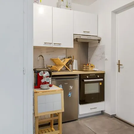 Apartament Charming Studio With Terrace In - Welkeys *