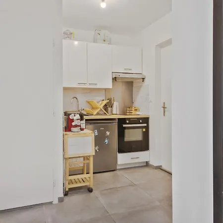 Charming Studio With Terrace In - Welkeys